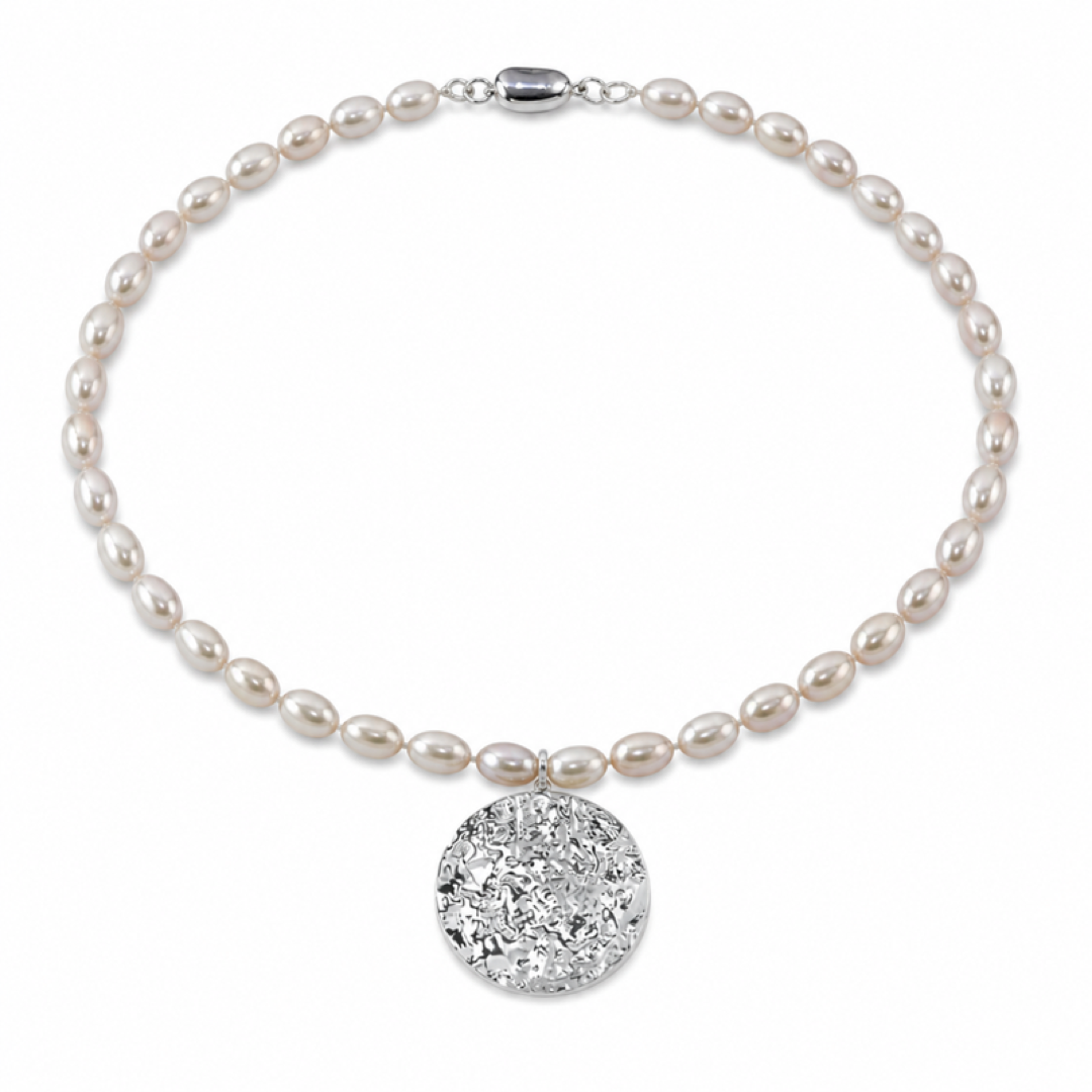 Freshwater pearl necklace with oval white pearls and silver round pendant